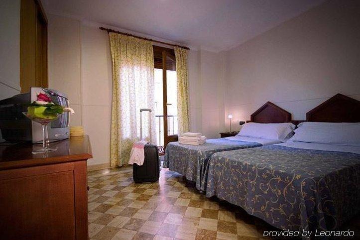 Hotel Boutique Reina Mora Granada Quarto foto